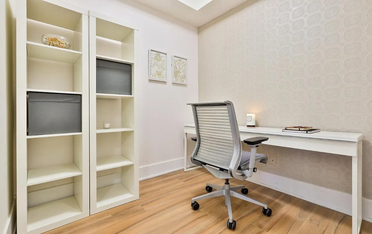 Apartment Luxury Condo Prime Location Toronto Canada